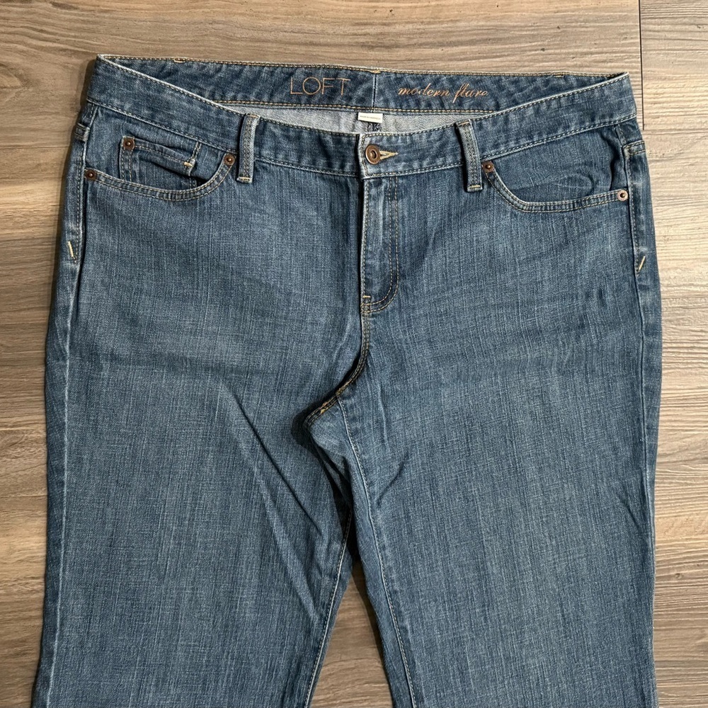 LOFT Modern Flare Mid-Rise Jeans in Medium Wash Size 14 Tall - Picture 2 of 9